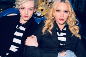 Madonna & Julia Garner: Ταξίδι στο παρελθόν με άρωμα «Like a Virgin»