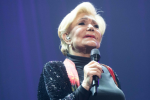 Υπόκλιση στη σπουδαία ερμηνεύτρια – Το αντίο των καλλιτεχνών στη Μαρινέλλα