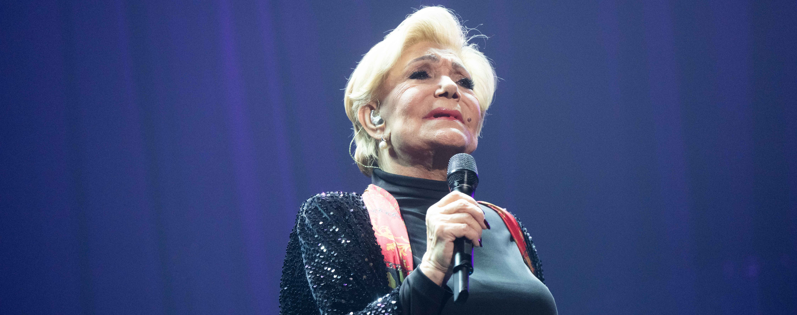 Υπόκλιση στη σπουδαία ερμηνεύτρια – Το αντίο των καλλιτεχνών στη Μαρινέλλα