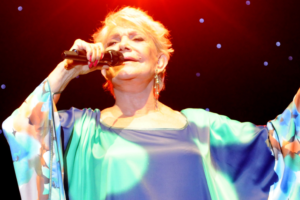 Πανελλήνια συγκίνηση για τη Μαρινέλλα