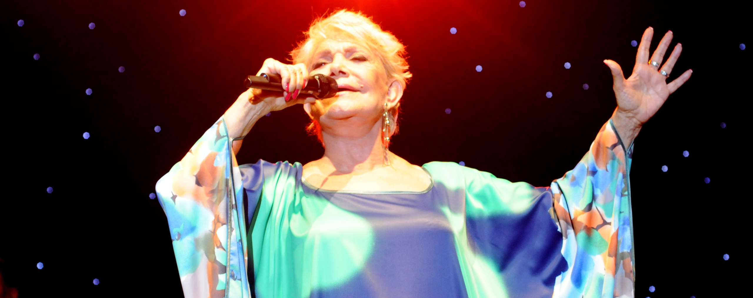 Πανελλήνια συγκίνηση για τη Μαρινέλλα