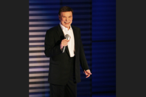 «Έφυγε» ο Γιώργος Μαρίνος – Θλίψη για τον εμβληματικό σόουμαν