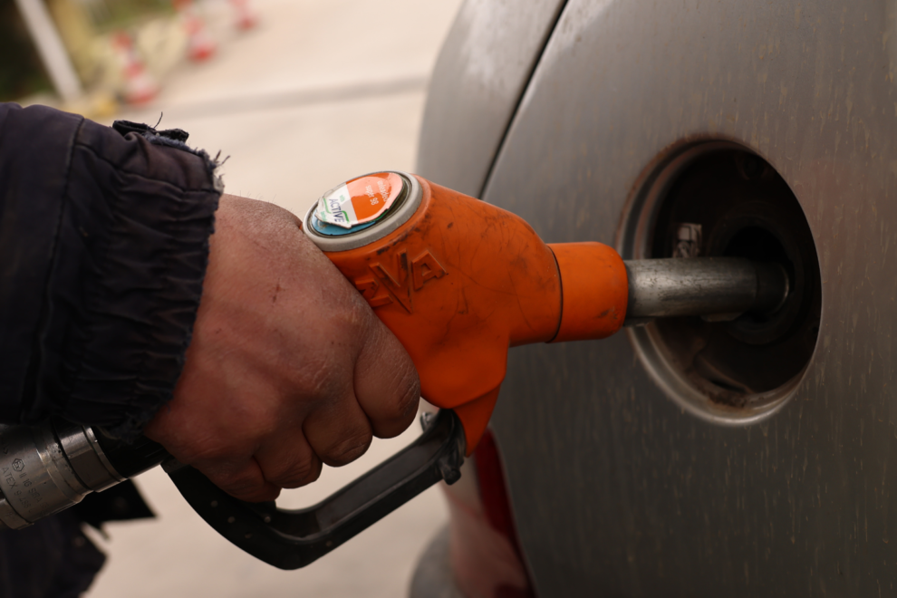 Γερμανία: Οι οδηγοί χρησιμοποιούν λιγότερο τα ΙΧ τους λόγω των τιμών των καυσίμων