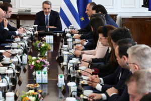 920 ευρώ μικτά ο κατώτατος μισθός- Πολιτικές αντιδράσεις
