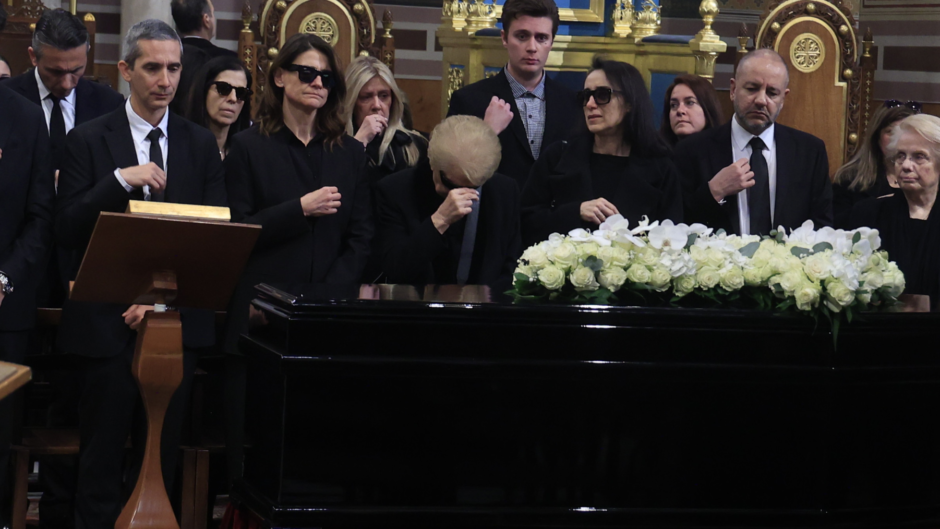 Αποχαιρέτησαν τη Μαρινέλλα – Λαϊκό προσκύνημα στον Άγιο Ελευθέριο