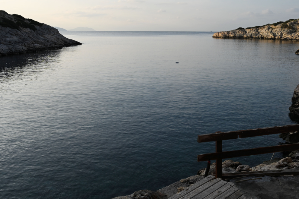 Σε εξέλιξη οι έρευνες για τον αγνοούμενο δύτη στα Λιμανάκια Βουλιαγμένης