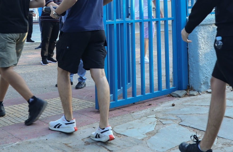 Ελεύθεροι με περιοριστικούς όρους, μετά την απολογία τους, οι τρεις ανήλικοι για την έκρηξη στον αύλειο χώρο σχολείου στο Ηράκλειο