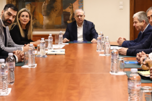 Μείωση φόρων ζητούν οι βενζινοπώλες  – «Πλαφόν» στις αντιδράσεις