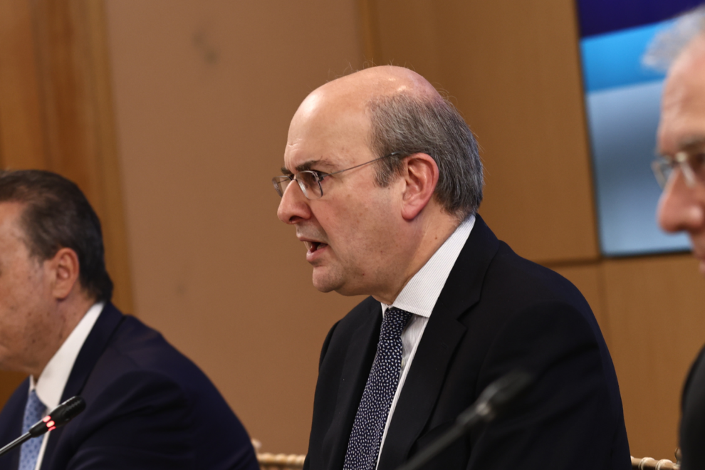 Πλαφόν στα περιθώρια κέρδους σε καύσιμα και βασικά αγαθά – Έως 5 εκ. ευρώ, τα πρόστιμα για αισχροκέρδεια