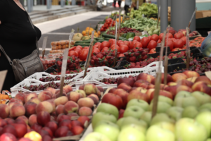 Πλαφόν κατά αισχροκέρδειας – Στη λίστα και φρέσκα φρούτα και λαχανικά