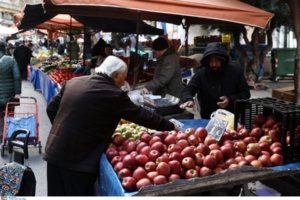 Παλεύουν με τις ανατιμήσεις