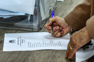 Στις κάλπες για την εκλογή συνέδρων
