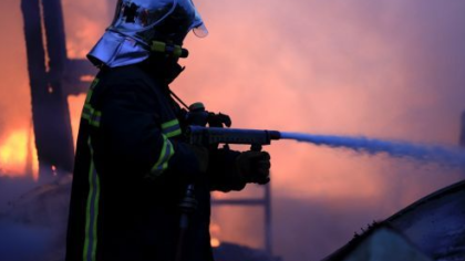 Έκρηξη με νεκρό σε εργοστάσιο στα Εξαμίλια Κορινθίας