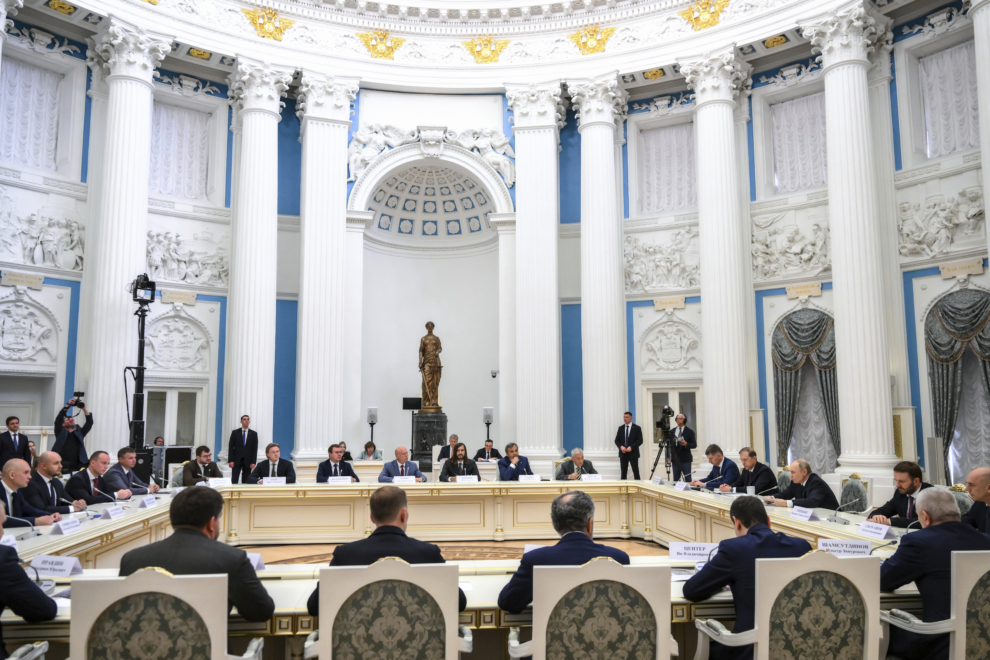 Ρωσία: Το Κρεμλίνο αρνείται ότι ο Πούτιν ζήτησε από επιχειρηματίες να χρηματοδοτήσουν τον πόλεμο στην Ουκρανία