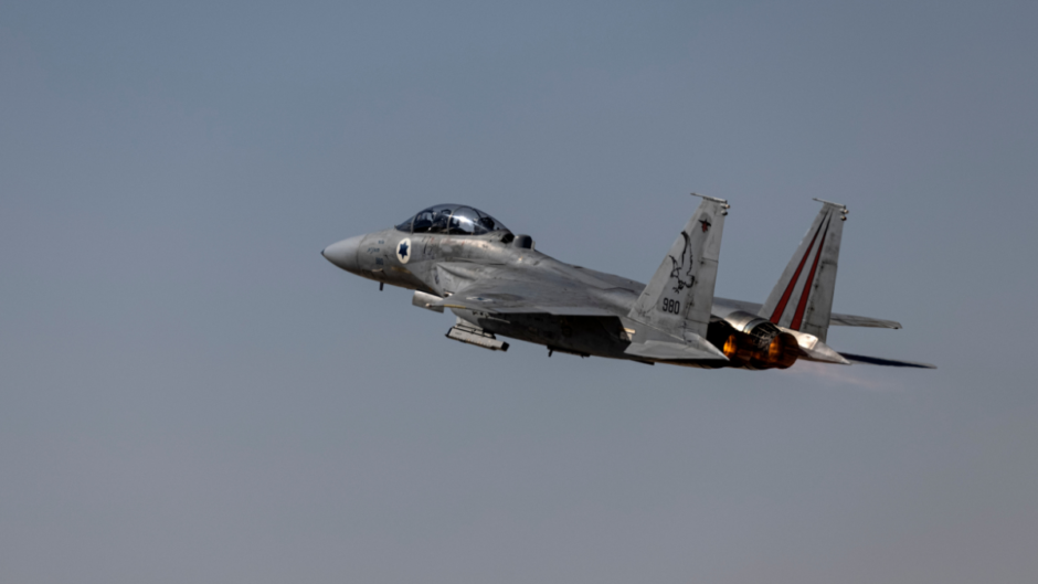 Έπληξαν στρατιωτικούς στόχους και υποδομές στο Ιράν