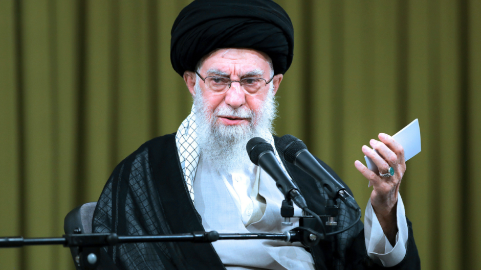 Ιράν: Φόρος τιμής αποτίεται σε πανεθνικό επίπεδο στον Αλί Χαμενεΐ