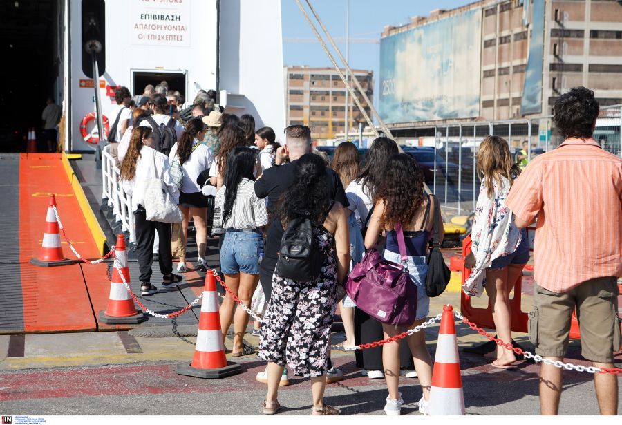Σε πλήρη εξέλιξη η πασχαλινή έξοδος- Αυξημένη η κίνηση στα λιμάνια της Αττικής