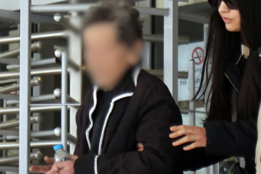 Απολογείται σήμερα η 77χρονη που διώκεται για τον θάνατο του 82χρονου συζύγου της