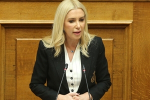 Φωτεινή Αραμπατζή: Θέτω τον εαυτό μου στη διάθεση κάθε αρμόδιας Αρχής