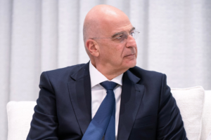 Με τον Εμίρη του Κατάρ συναντήθηκε ο Ν. Δένδιας -Επίσκεψη στις χώρες του Κόλπου