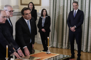 Ορκωμοσία και παραδόσεις – παραλαβές – Ανέλαβαν οι νέοι Υπουργοί