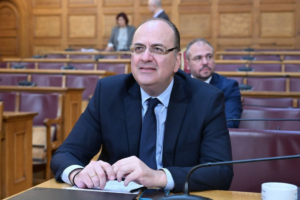 Μετωπική για το πτυχίο Λαζαρίδη- Ζητούν την αποπομπή του