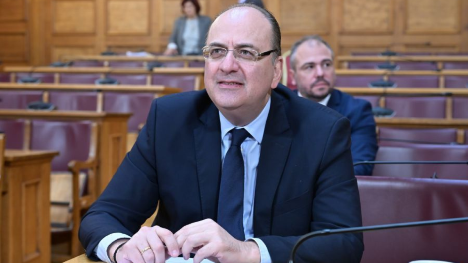 Μετωπική για το πτυχίο Λαζαρίδη- Ζητούν την αποπομπή του