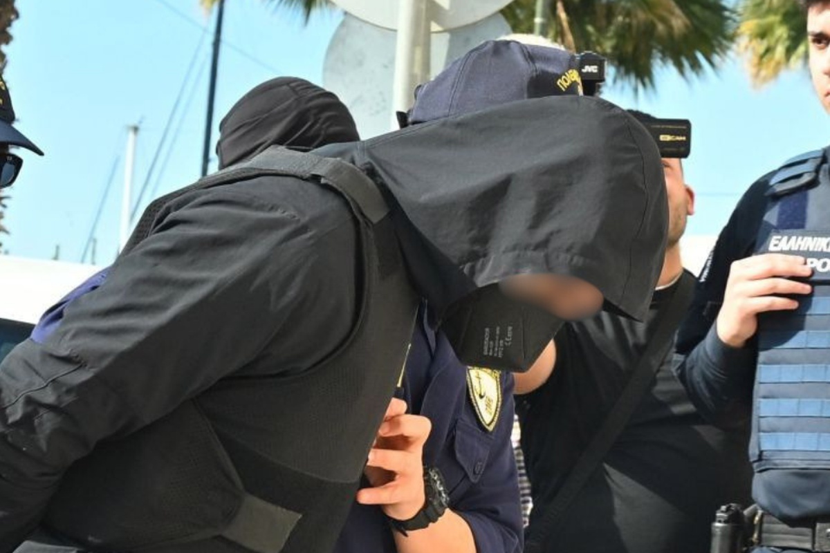 Στο Ναυτοδικείο Πειραιά ο 20χρονος  για τη δολοφονία του 27χρονου