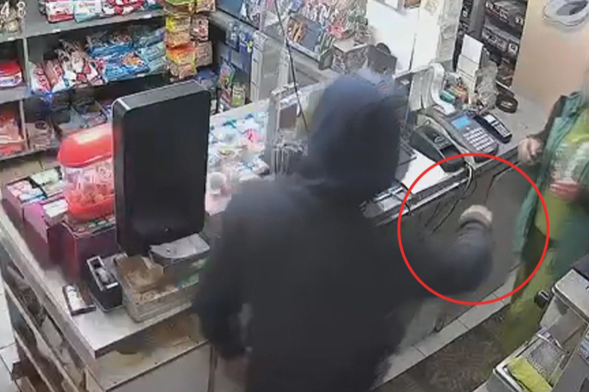 Γυναίκα αφόπλισε ληστή