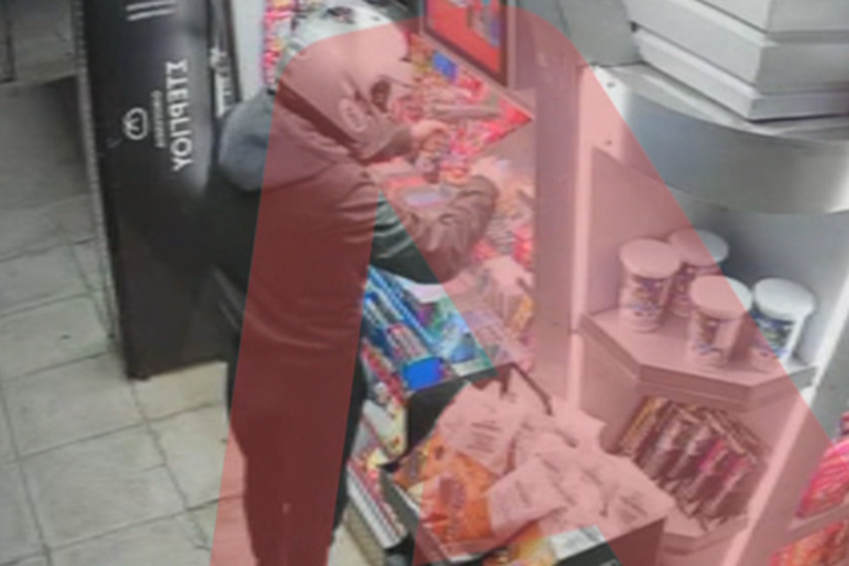 Ανήλικοι ληστές με όπλα και χατζάρες- Φόβος και τρόμος για καταστηματάρχες στα νότια προάστια