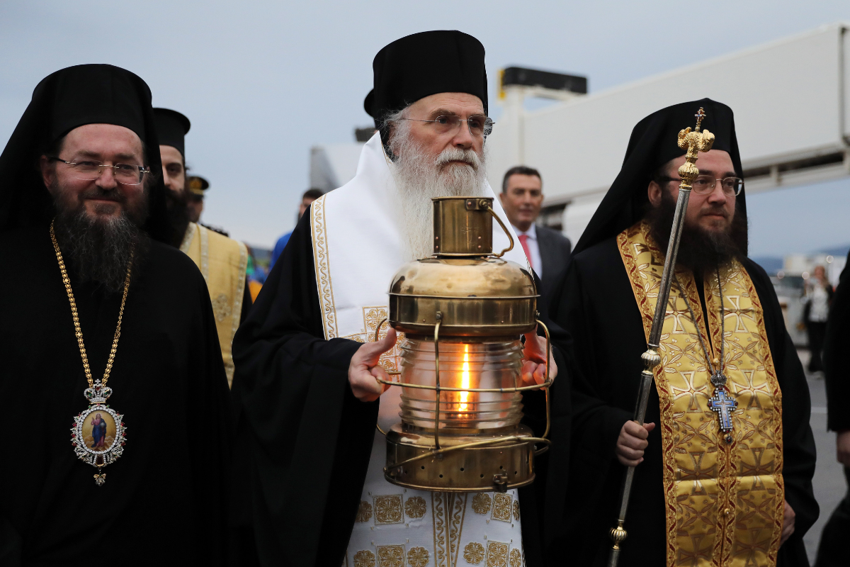 Το Άγιο Φως στην Ελλάδα – Από τα Ιεροσόλυμα σε όλη τη χώρα