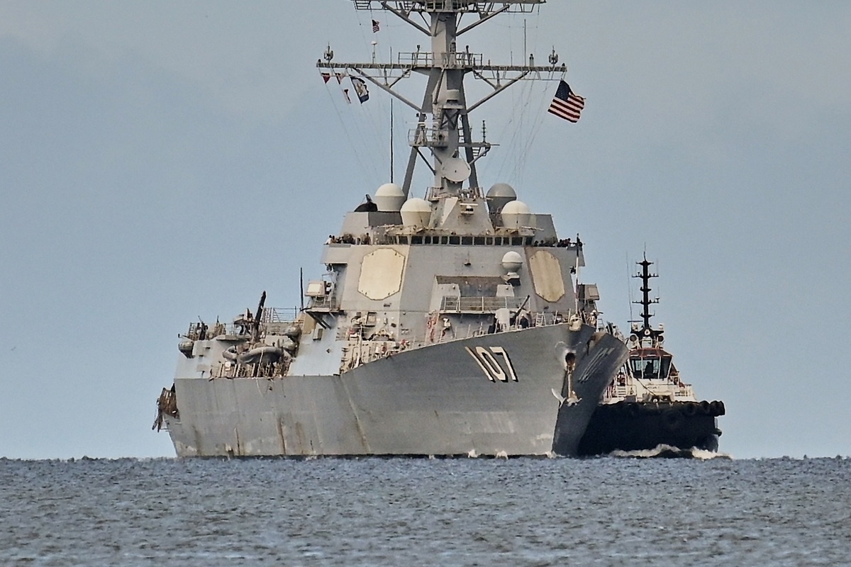 Ο Τραμπ απειλεί με επιθέσεις κατά οποιουδήποτε σκάφους τοποθετεί νάρκες στα Στενά του Ορμούζ