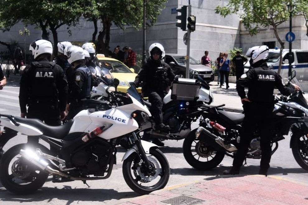 Θεσσαλονίκη: Ξέθαψαν 100.000 ευρώ από κήπο ηλικιωμένης με το «κόλπο» του λογιστή