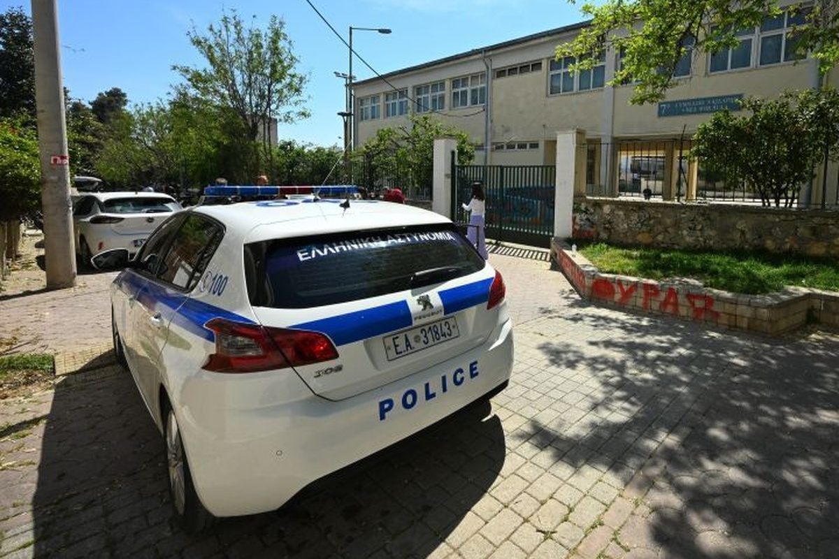 Πτώση 13χρονης σε σχολείο- Δίνει μάχη ζωής