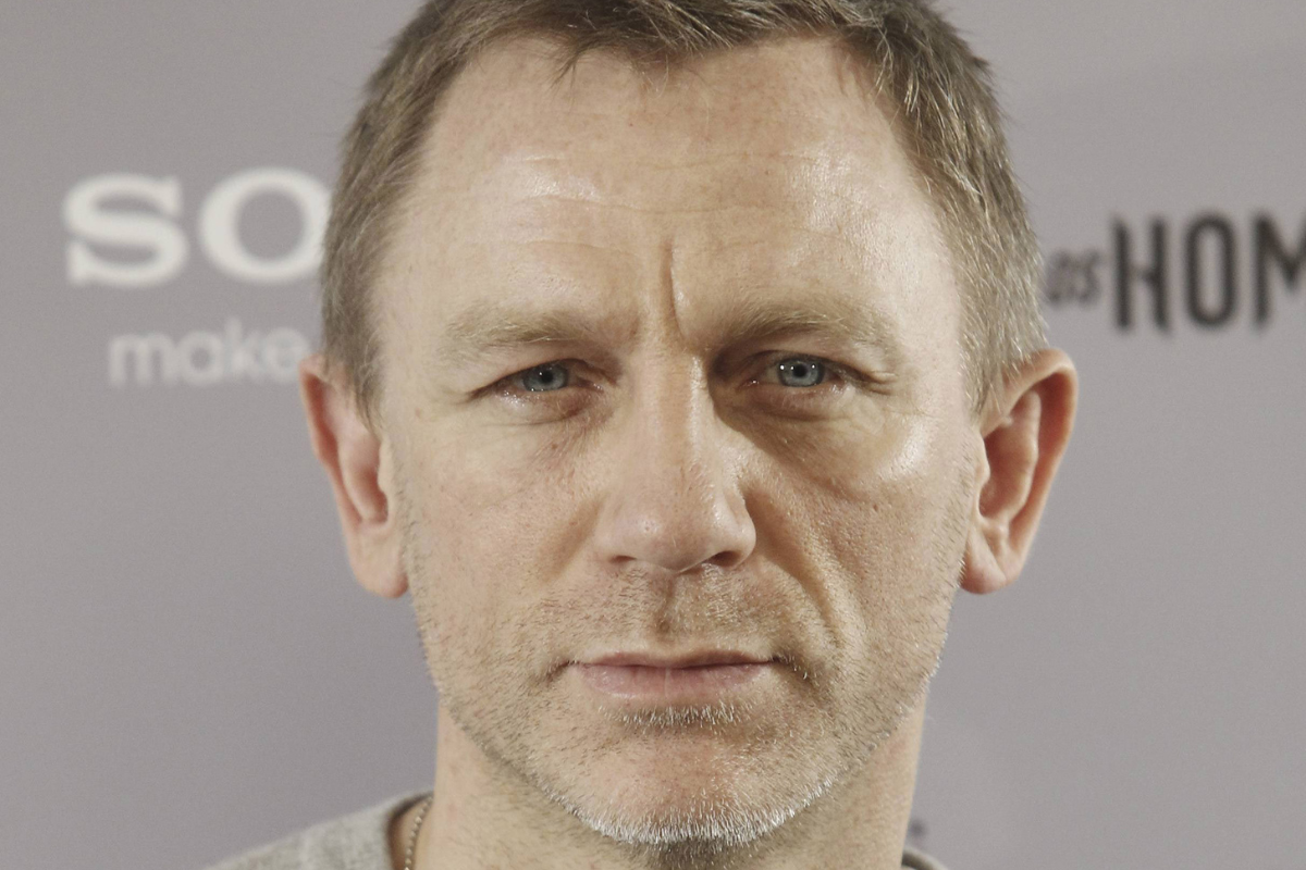 Στον Επιτάφιο ο Ντάνιελ Γκρεγκ μαζί με τη σύζυγό του Ρ. Βάις στη Γλυφάδα