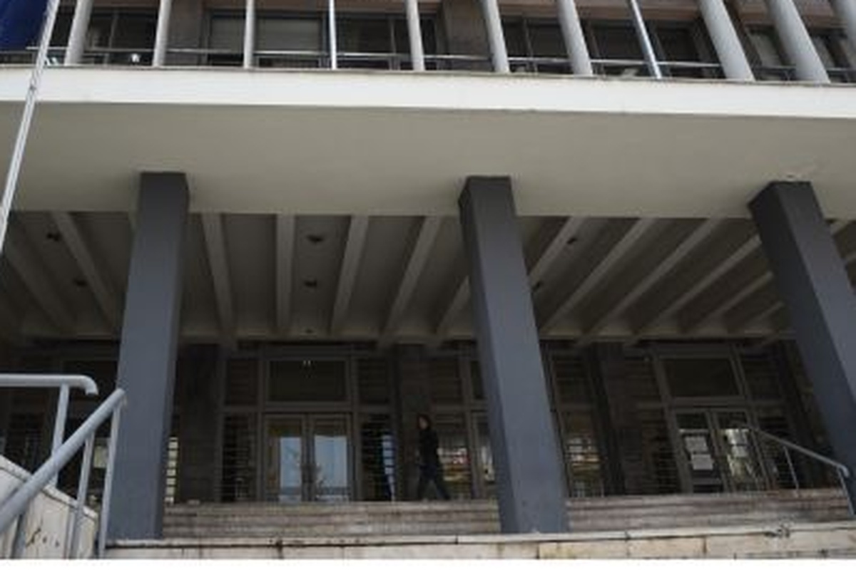 Γης μαδιάμ από 5χρονο μόνο στο σπίτι- Δικάζεται στο αυτόφωρο η μητέρα