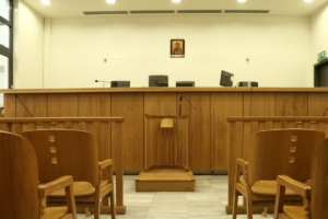 Ηράκλειο: Ελεύθερη με όρους η 36χρονη για τα χυδαία φυλλάδια