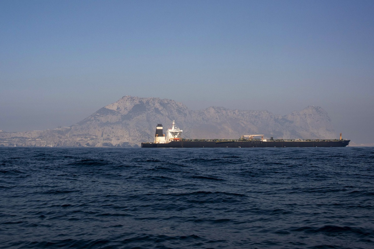 Άνοιξαν πυρ και κατά ελληνικών συμφερόντων πλοίου- Αρνήθηκε να διαπραγματευτεί με το Ιράν