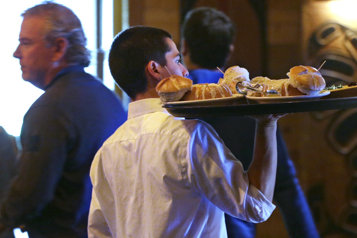 Επιχειρήσεις χωρίς προσωπικό- Χιλιάδες κενές θέσεις σε εστίαση και τουρισμό