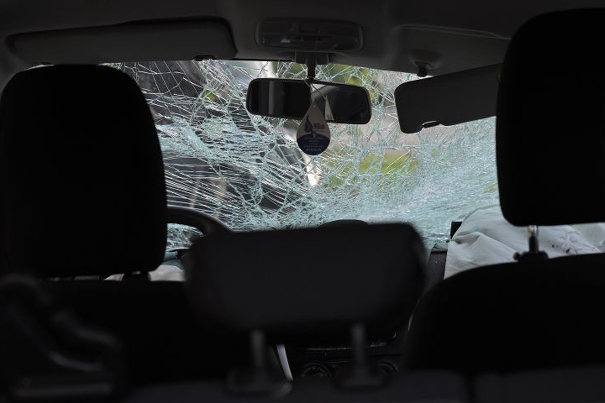 Σύγκρουση φορτηγού με αυτοκίνητο- Απεγκλώβισαν τραυματισμένη γυναίκα οδηγό