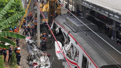 Πολύνεκρη τραγωδία στην Ινδονησία μετά από σύγκρουση τρένων