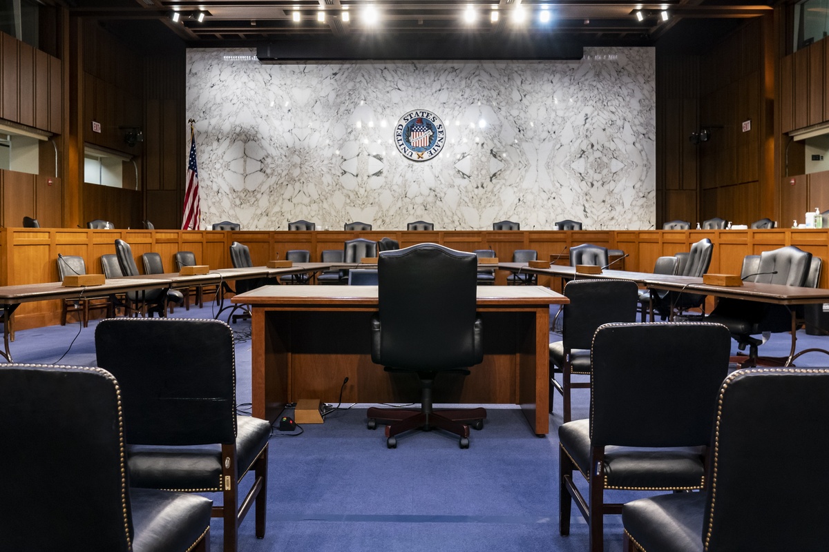 Δικαστής αμφισβητεί τη συνταγματικότητα της προσφυγής Τραμπ εναντίον της αμερικανικής εφορίας