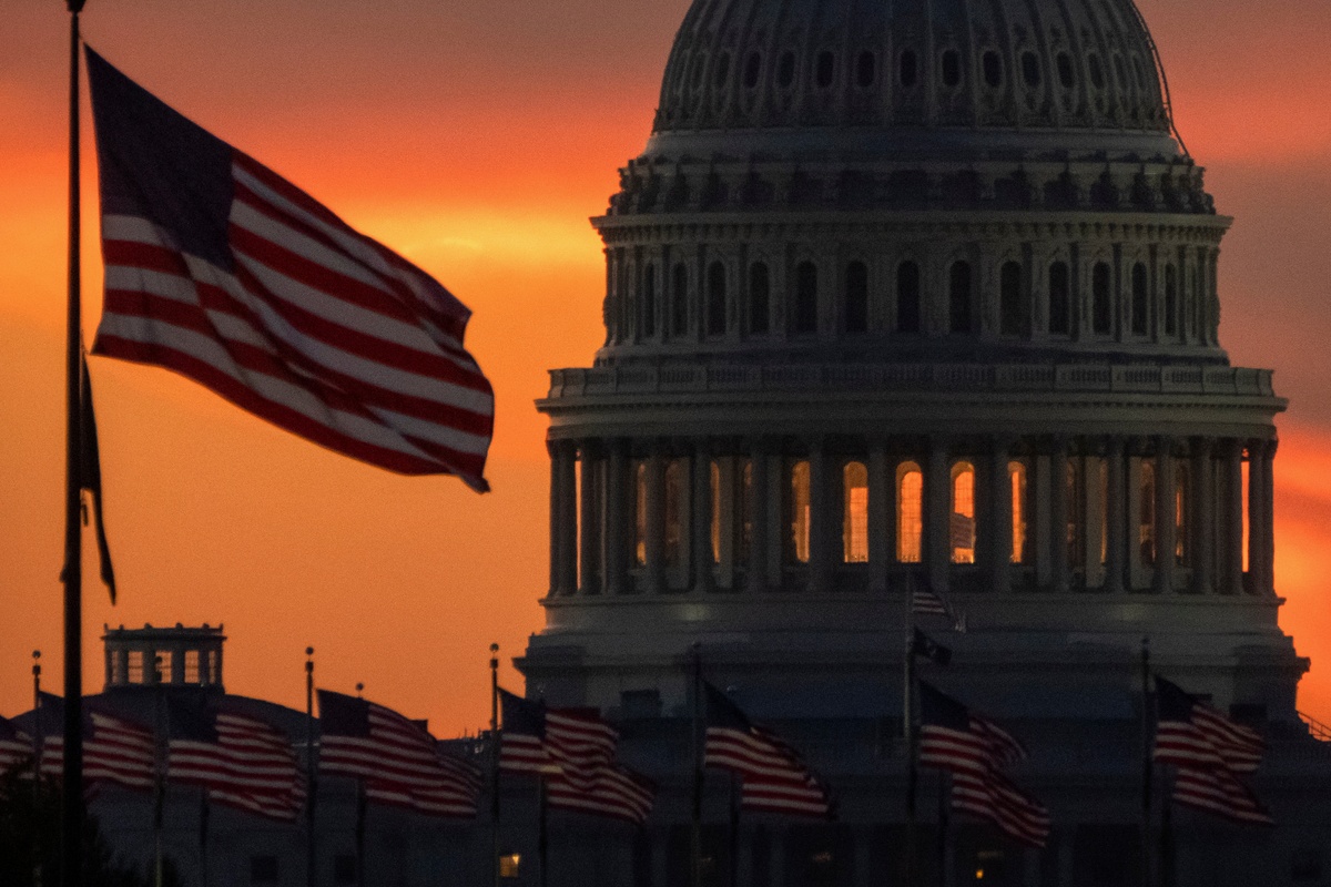 Δημοσκόπηση: Η πνευματική διαύγεια, η συγκρότηση, οι εκρήξεις του Τραμπ υπό αμφισβήτηση