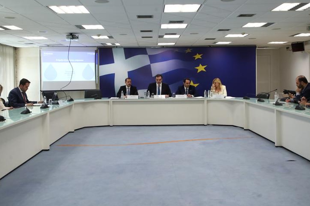 Οκτώ νέα μέτρα στήριξης- Μέρισμα από το υπερπλεόνασμα