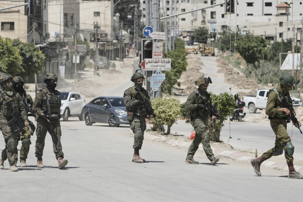 Το Ισραήλ οχυρώνεται στο νότιο Λίβανο, προειδοποιεί τους κατοίκους να μείνουν μακριά