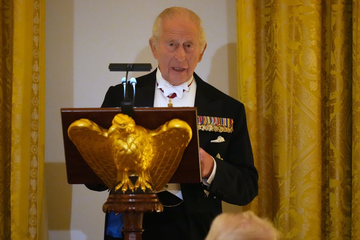 Βασιλιάς Κάρολος προς Τραμπ: «Χωρίς τους Βρετανούς, θα μιλούσατε γαλλικά»