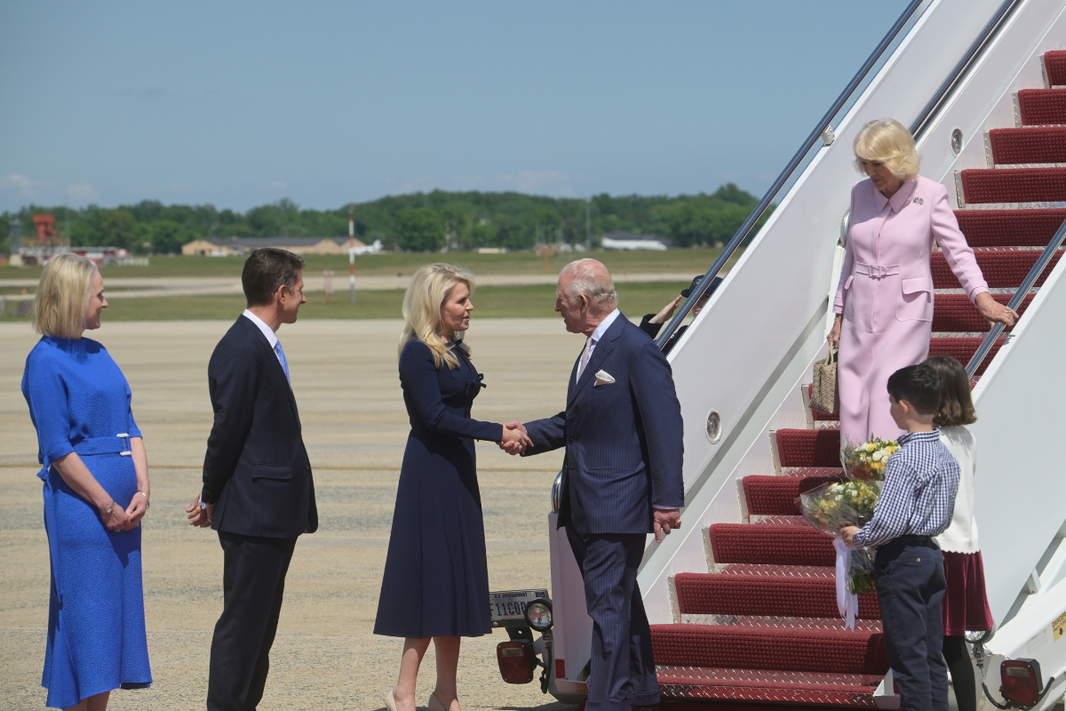 Το βασιλικό ζεύγος της Βρετανίας έφθασε στις Ηνωμένες Πολιτείες για τετραήμερη επίσκεψη