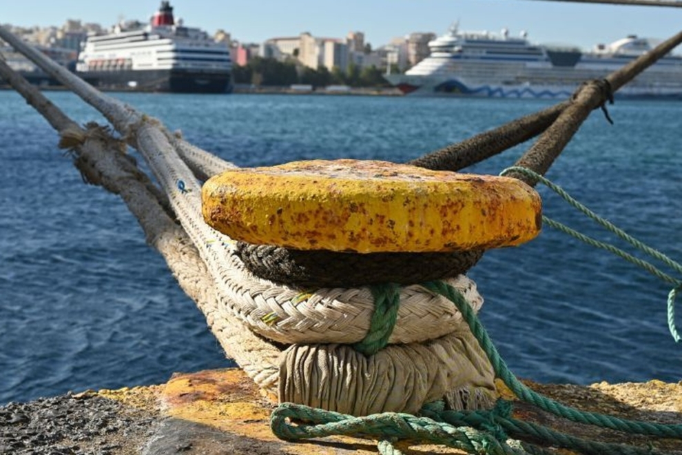 Εργατική Πρωτομαγιά: Απεργιακό «μπλόκο» σε πλοία και λιμάνια- Πώς θα κινηθούν τα ΜΜΜ