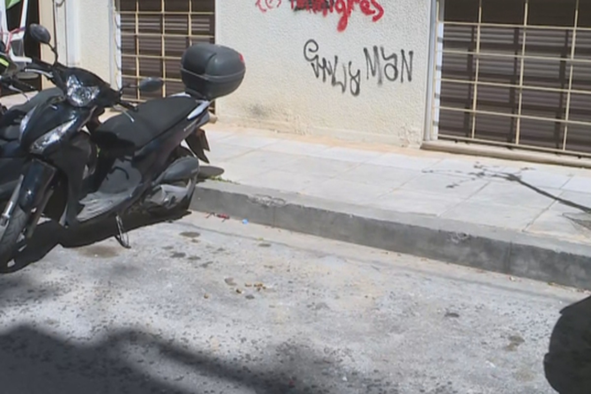 Ξυλοδαρμός για ένα πάρκινγκ στο Παγκράτι- Οδηγός μοτοσυκλέτας έσπασε το πόδι 23χρονης