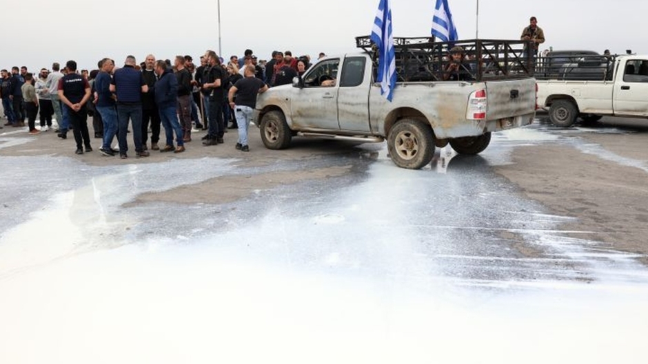 Αφθώδης πυρετός στη Λέσβο- Νέο μπλόκο στο λιμάνι